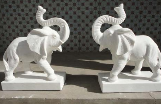 石雕动物像中大象的寓意